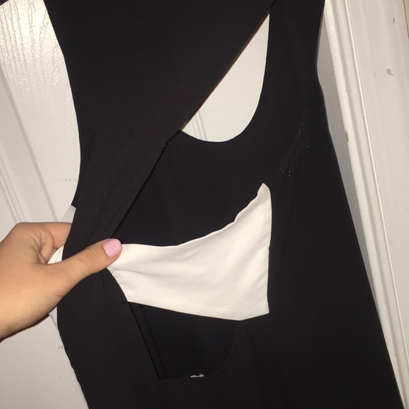 BCBG black and white sleeveless blouse w/ cutouts - Picture 3 of 3